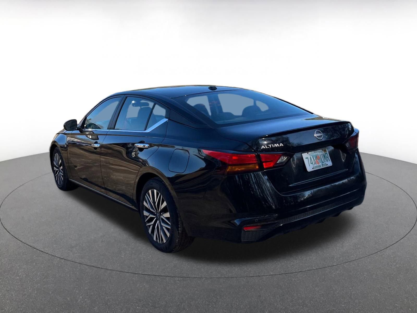 Used 2025 Nissan Altima 2.5 SV image 9