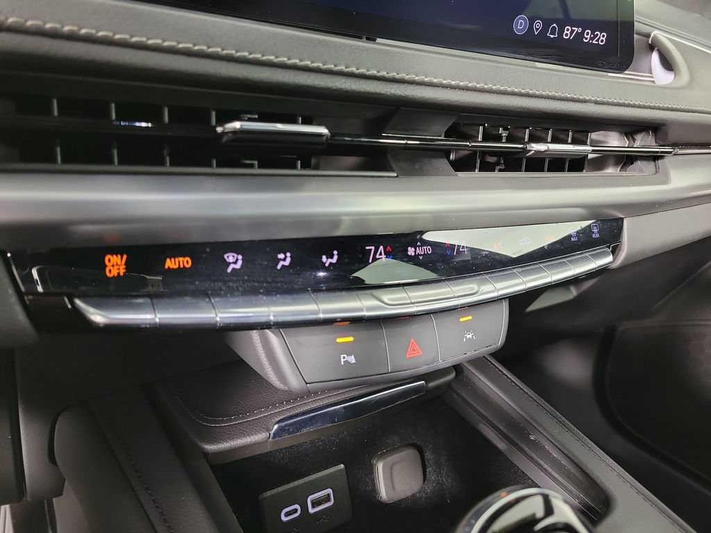 Certified 2024 Cadillac XT4 Premium Luxury AWD/4WD image 29