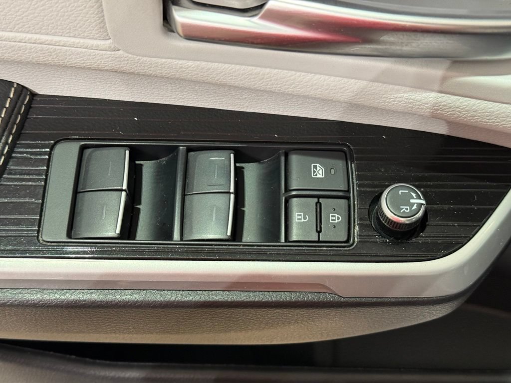 Used 2025 Toyota Sienna XSE w/ XSE Plus Package AWD/4WD image 16