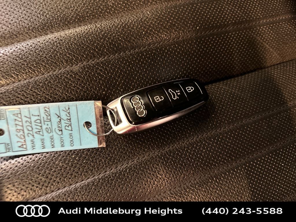 Used 2021 Audi e-tron Premium Plus w/ Premium Plus Package image 34