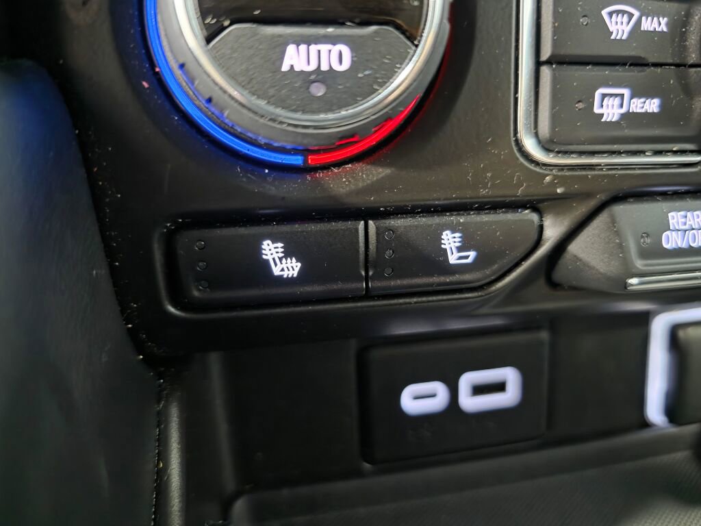 Used 2021 Chevrolet Suburban LT AWD/4WD image 19
