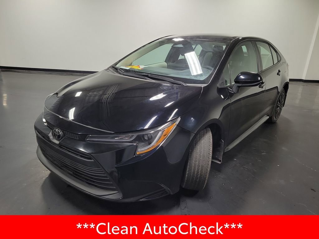 Used 2025 Toyota Corolla LE FWD image 4