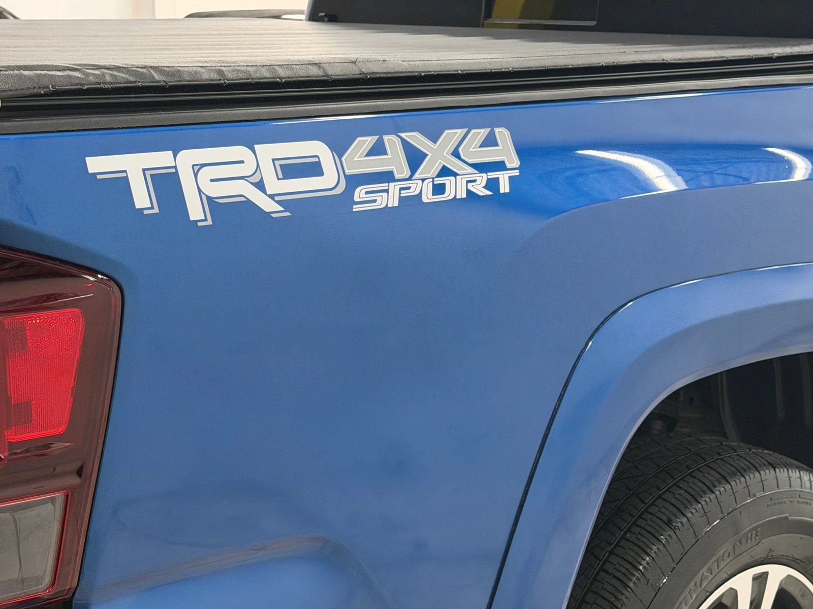 Used 2018 Toyota Tacoma TRD Sport w/ Technology Package AWD/4WD image 10
