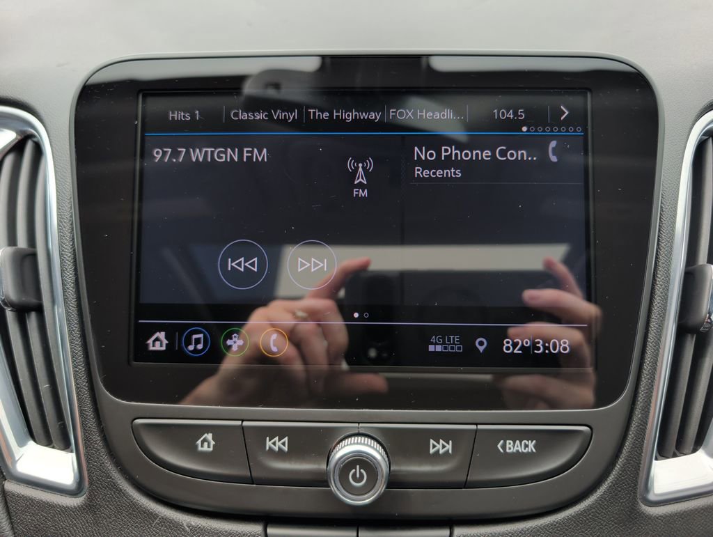 Used 2020 Chevrolet Malibu LT w/ Leather Package FWD image 13