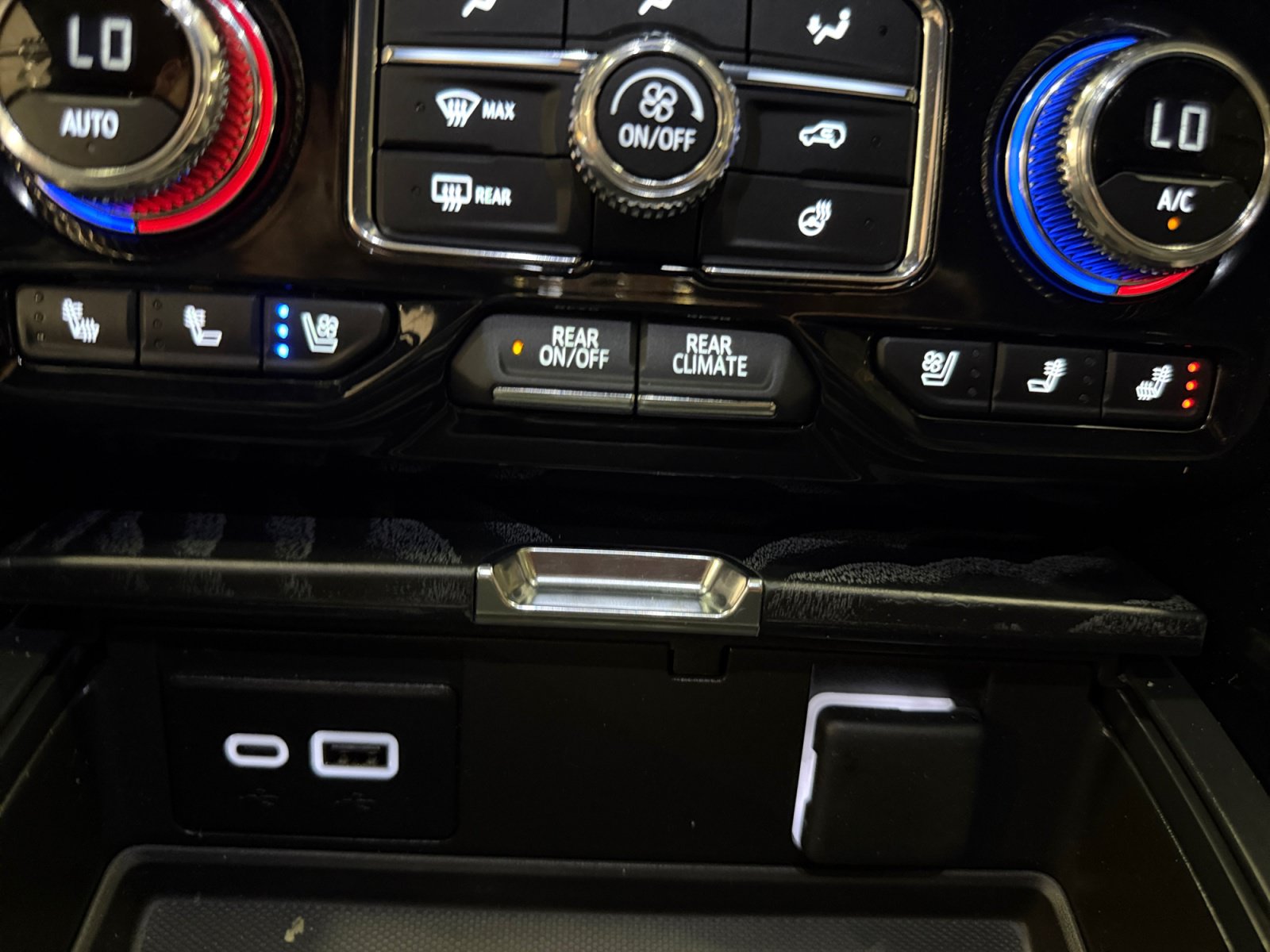 Used 2024 GMC Yukon XL Denali w/ Advanced Technology Package RWD image 43