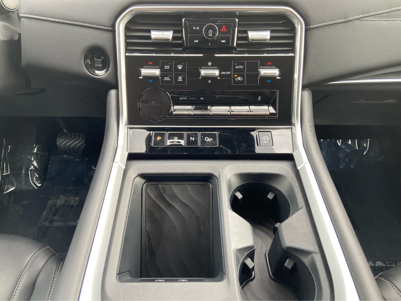 Used 2025 Nissan Armada SV AWD/4WD image 28