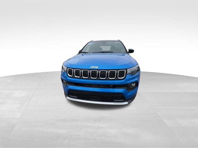 Used 2023 Jeep Compass Limited image 3