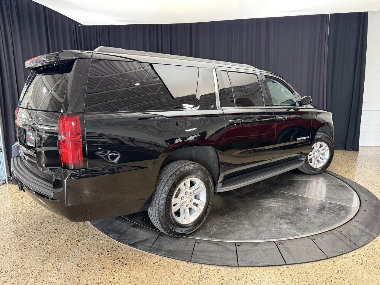 Used 2019 Chevrolet Suburban LT AWD/4WD image 6