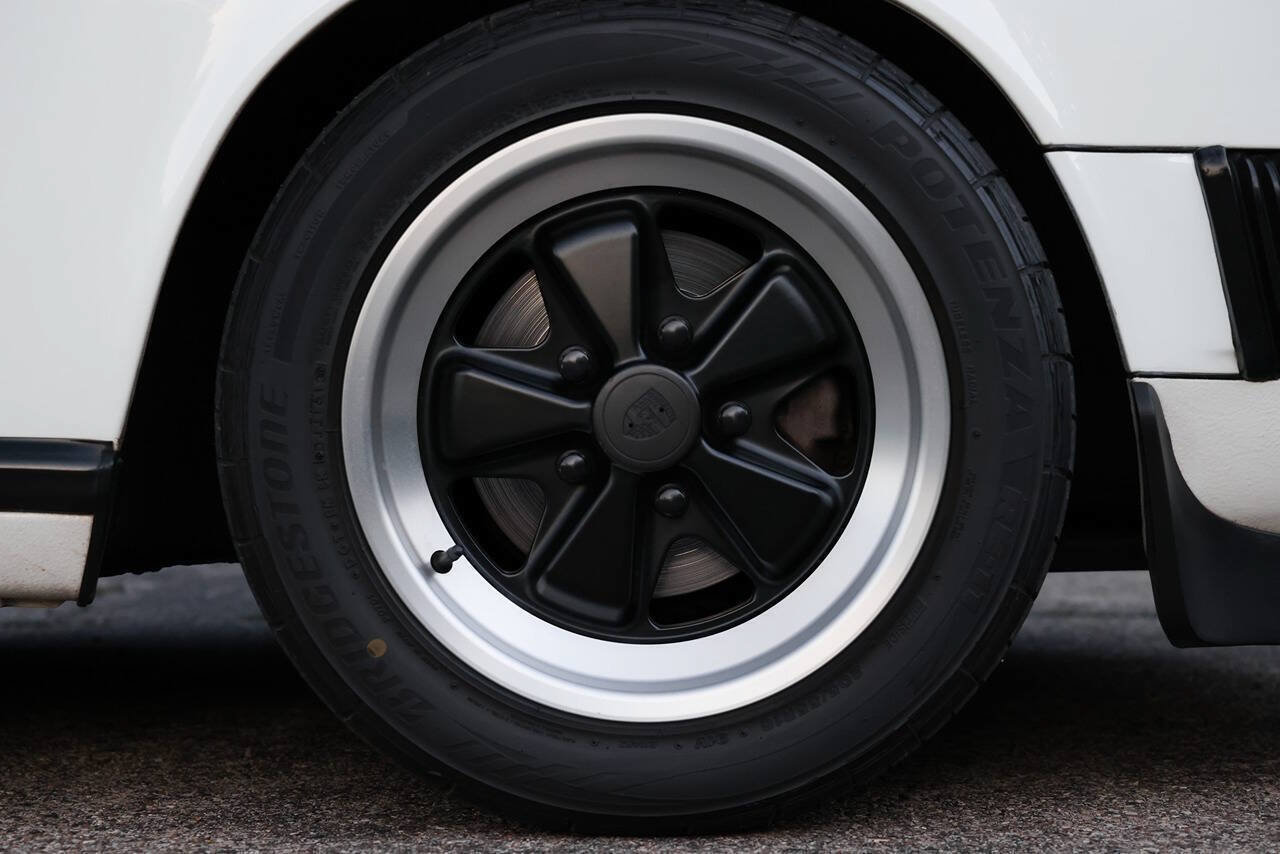 Used 1989 Porsche 911 Carrera RWD image 16