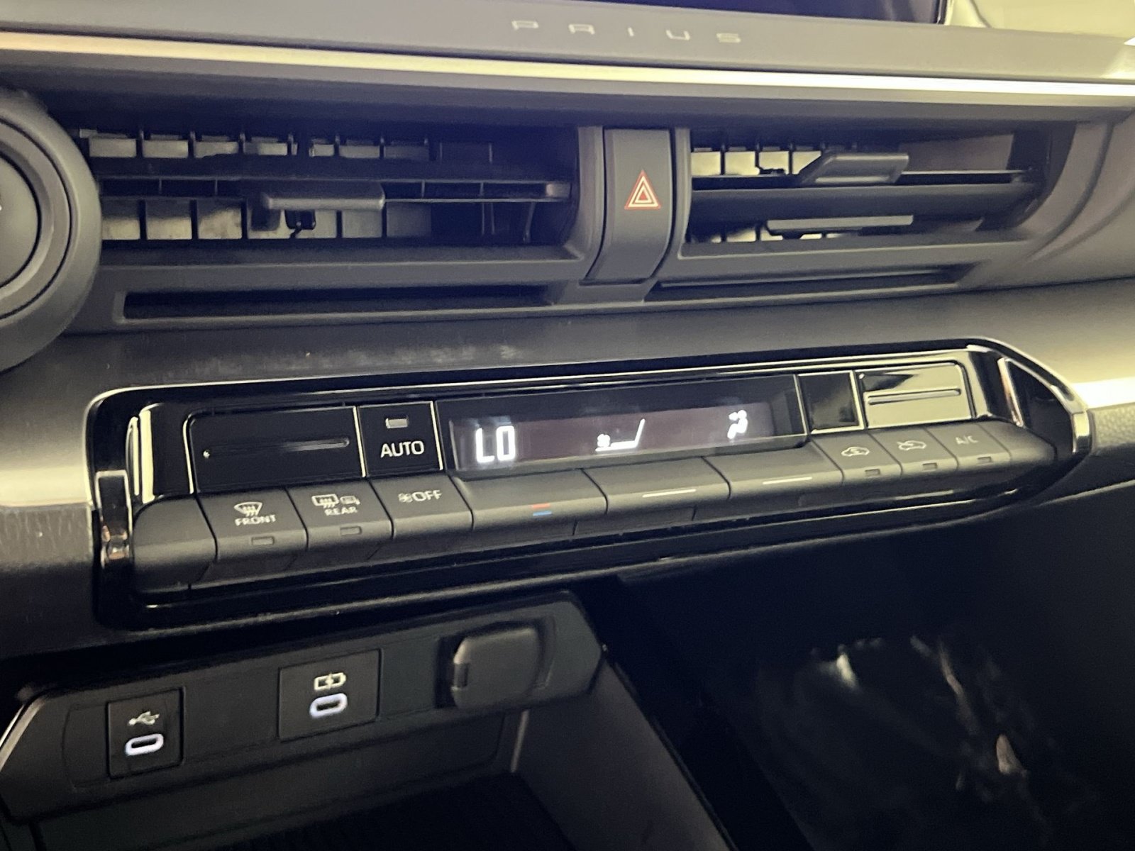 Used 2025 Toyota Prius LE FWD image 21