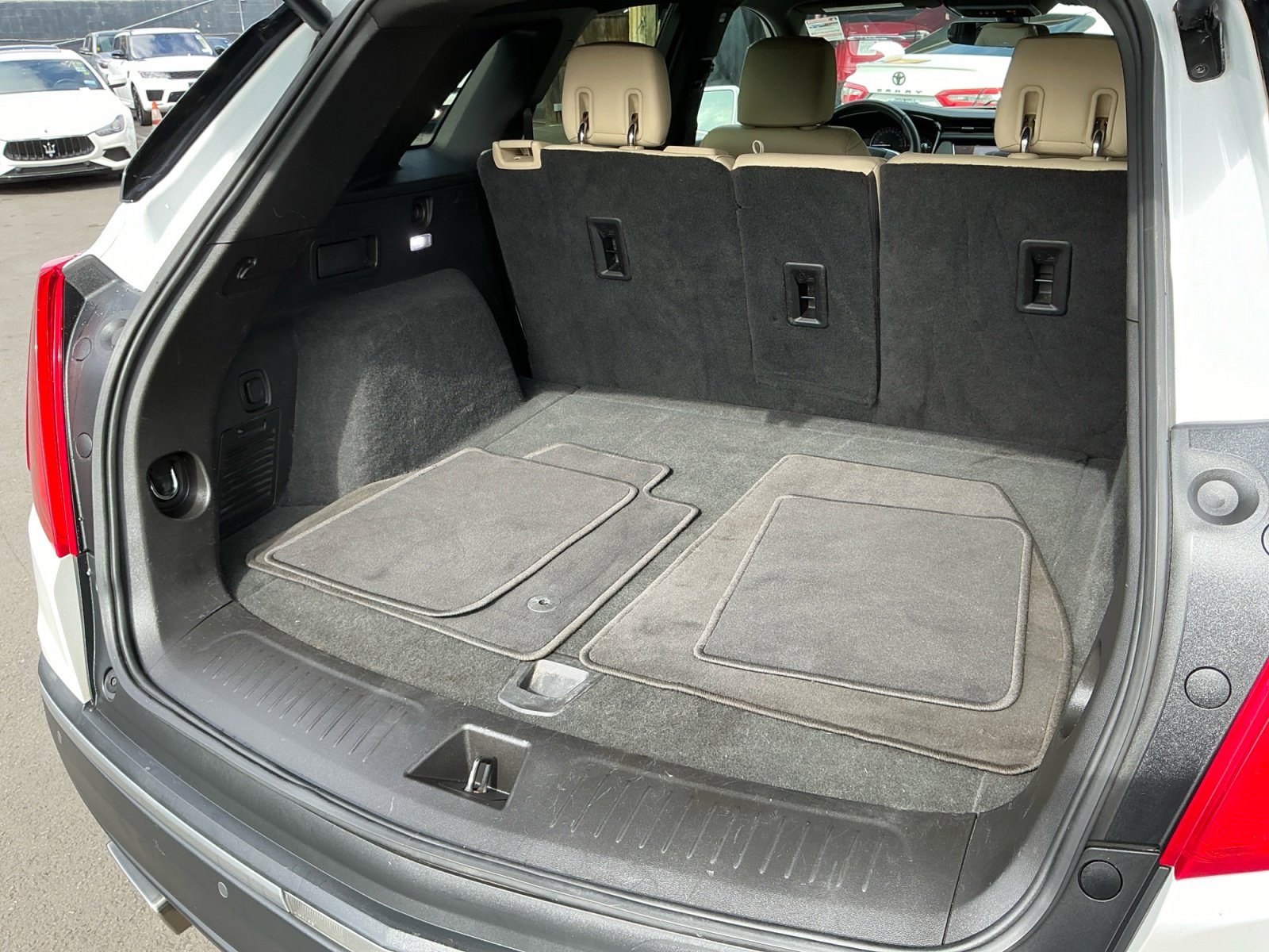 Used 2018 Cadillac XT5 FWD image 28