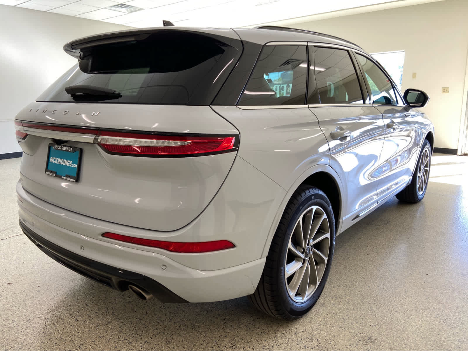 Used 2025 Lincoln Corsair Grand Touring AWD/4WD image 8