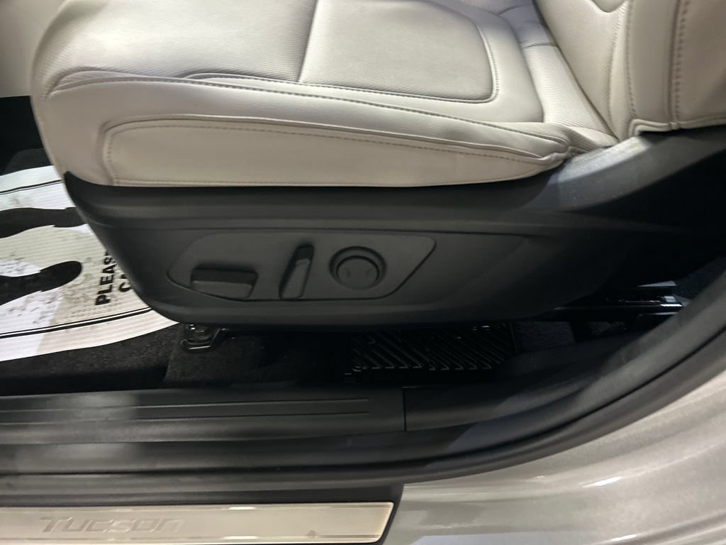 Used 2026 Hyundai Tucson Limited FWD image 11