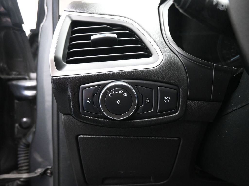 Certified 2022 Ford Edge SE w/ Black Appearance Package image 11