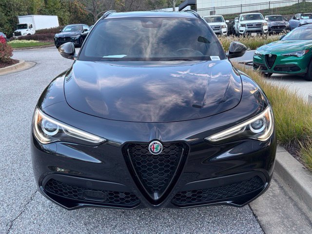 Used 2023 Alfa Romeo Stelvio Estrema AWD/4WD image 3