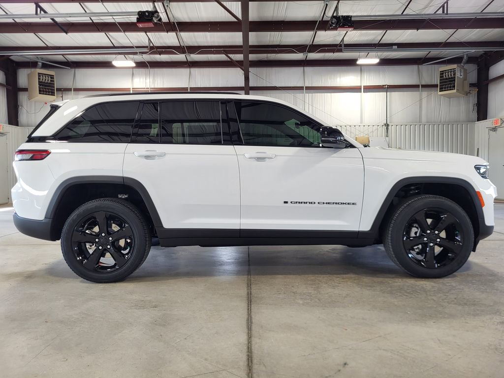 New 2025 Jeep Grand Cherokee Altitude image 6