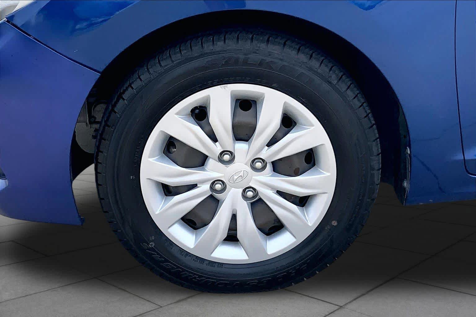 Used 2022 Hyundai Accent SE FWD image 11