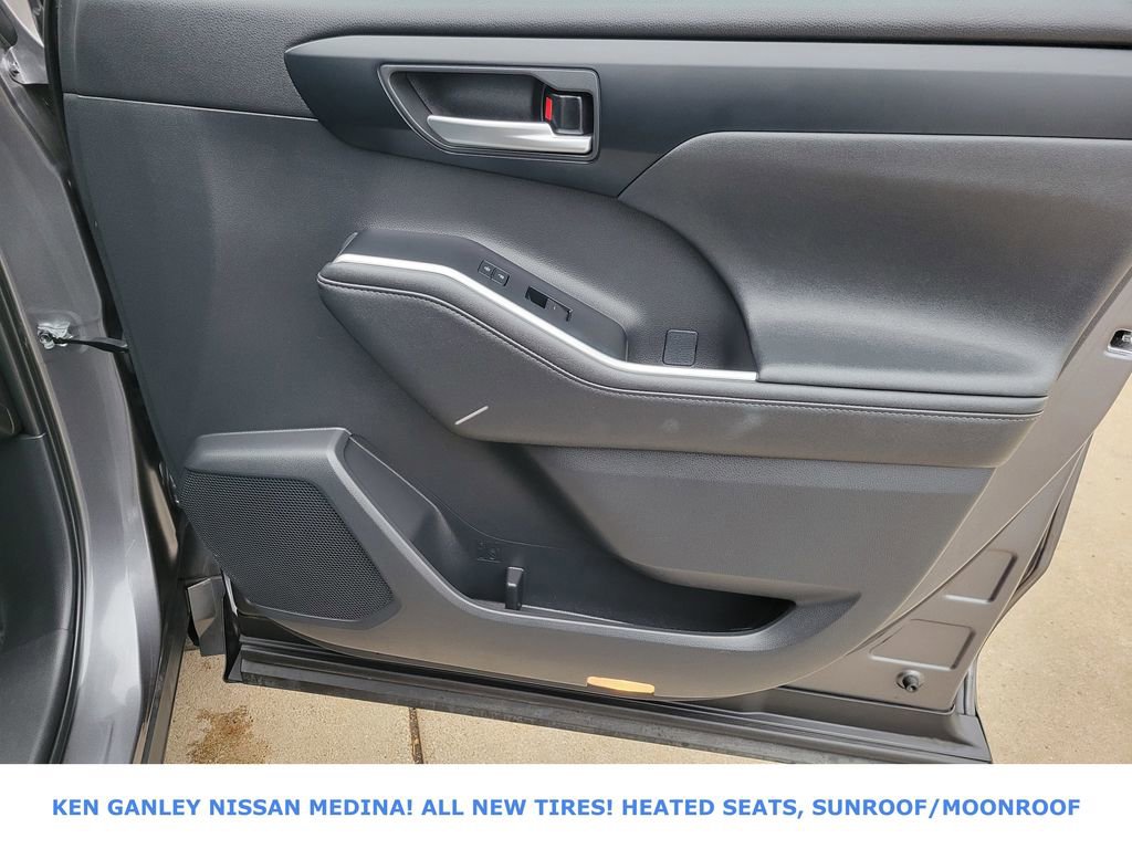 Used 2023 Toyota Highlander L image 56