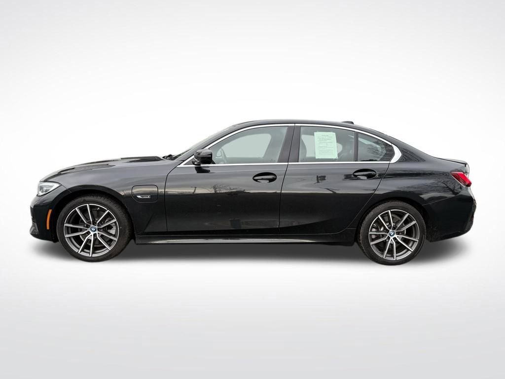 Used 2022 BMW 330e xDrive image 3