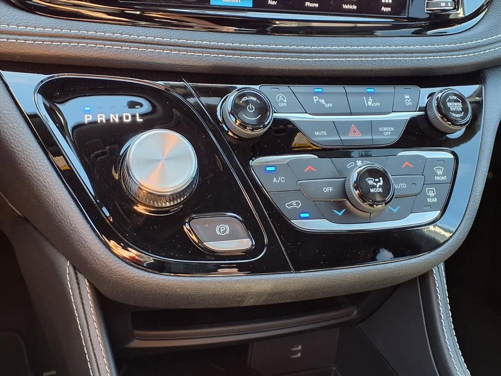 New 2026 Chrysler Pacifica Limited image 13