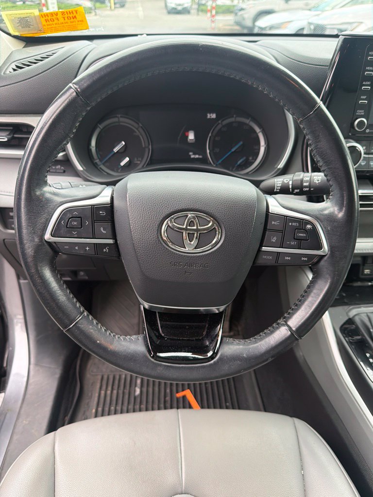 Used 2021 Toyota Highlander XLE AWD/4WD image 14