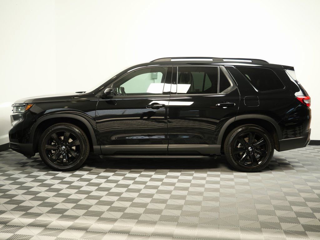 Used 2025 Honda Pilot Black Edition image 4