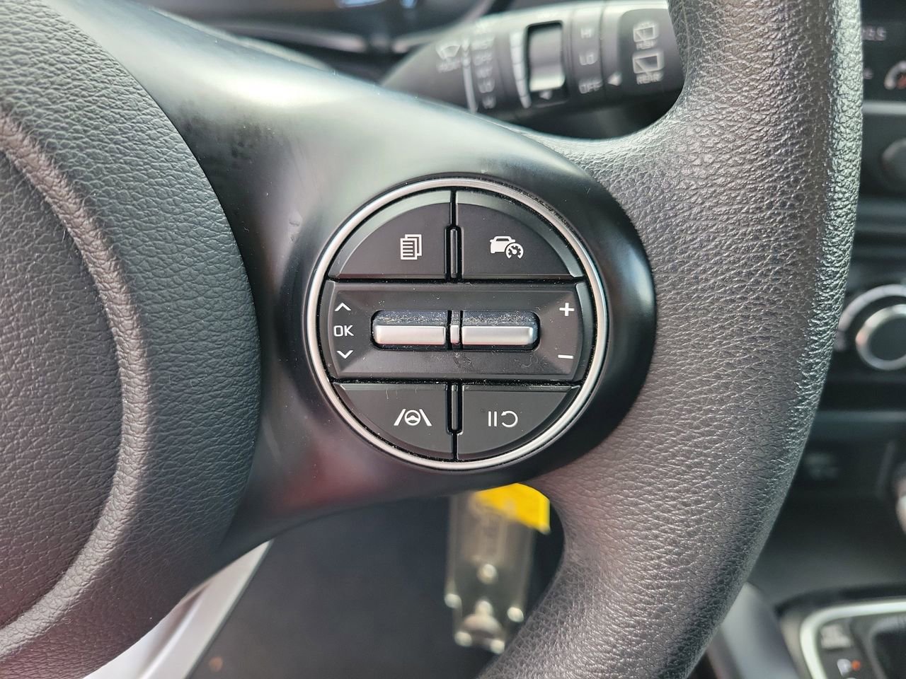 Used 2025 Kia Soul LX w/ LX Technology Package FWD image 19