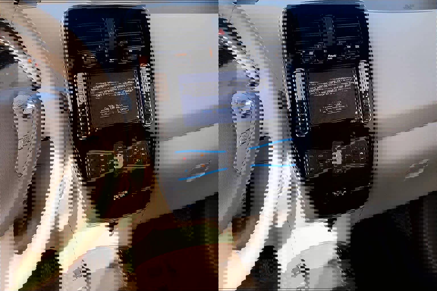 Used 2012 Nissan Leaf SL image 6