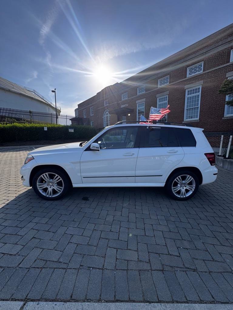 Used 2015 Mercedes-Benz GLK 350 4MATIC image 2