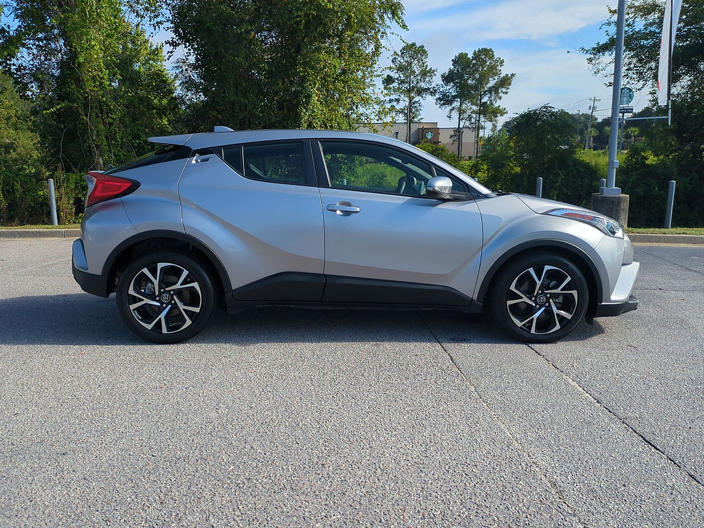 Used 2019 Toyota C-HR XLE FWD image 2