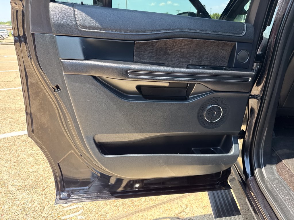 Used 2020 Ford Expedition Max Limited RWD image 26