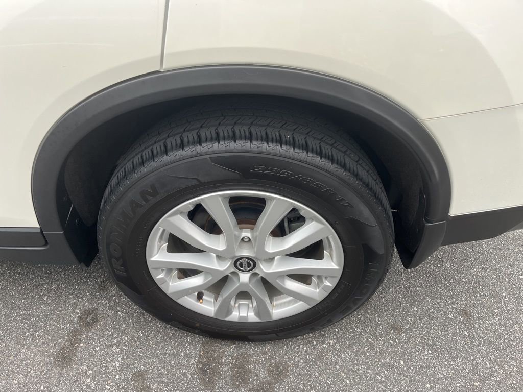 Used 2018 Nissan Rogue SV image 12