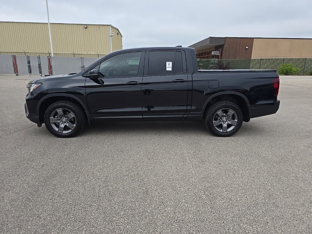Used 2025 Honda Ridgeline TrailSport image 3