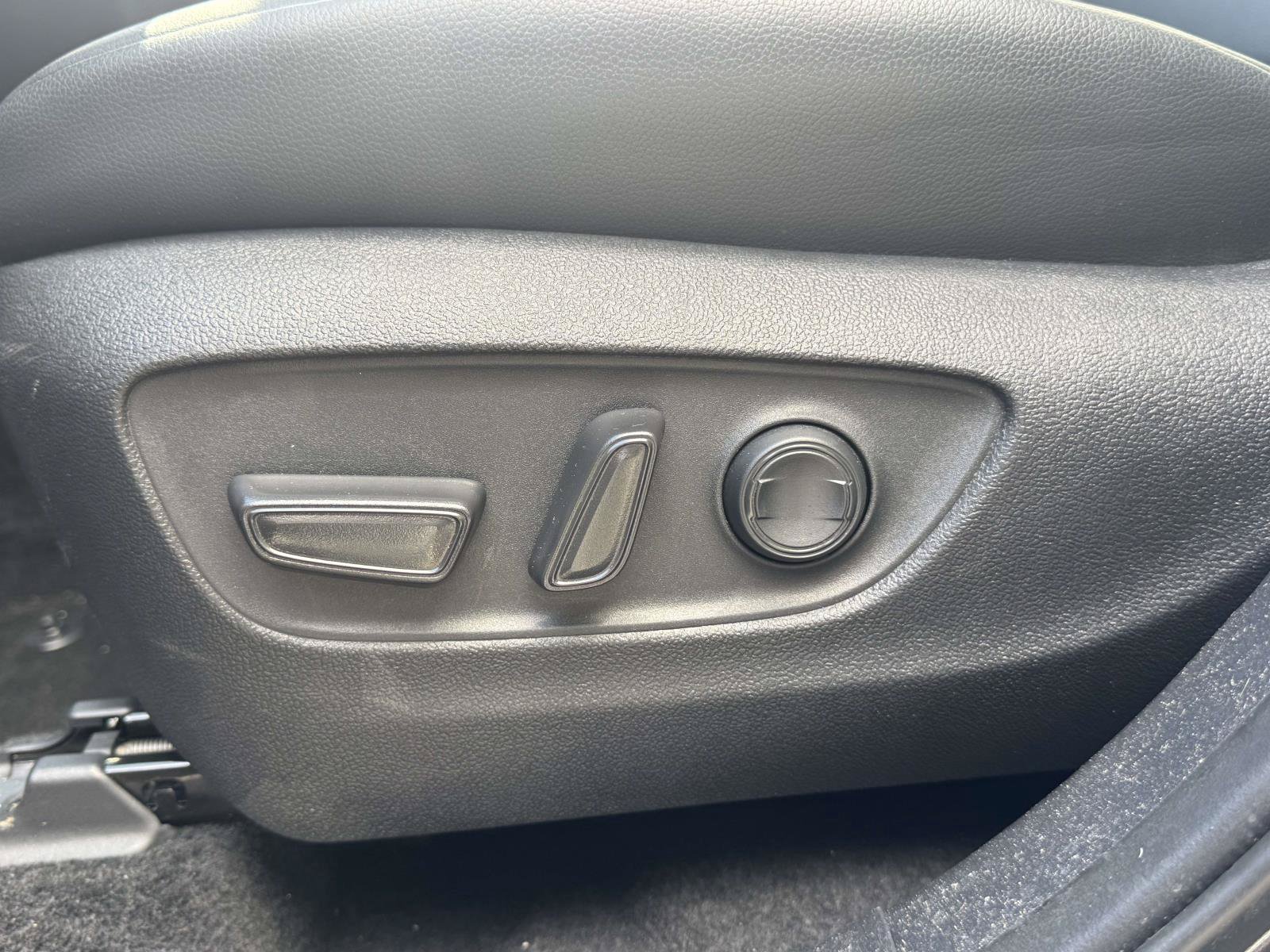 Certified 2025 Toyota Highlander XLE AWD/4WD image 17