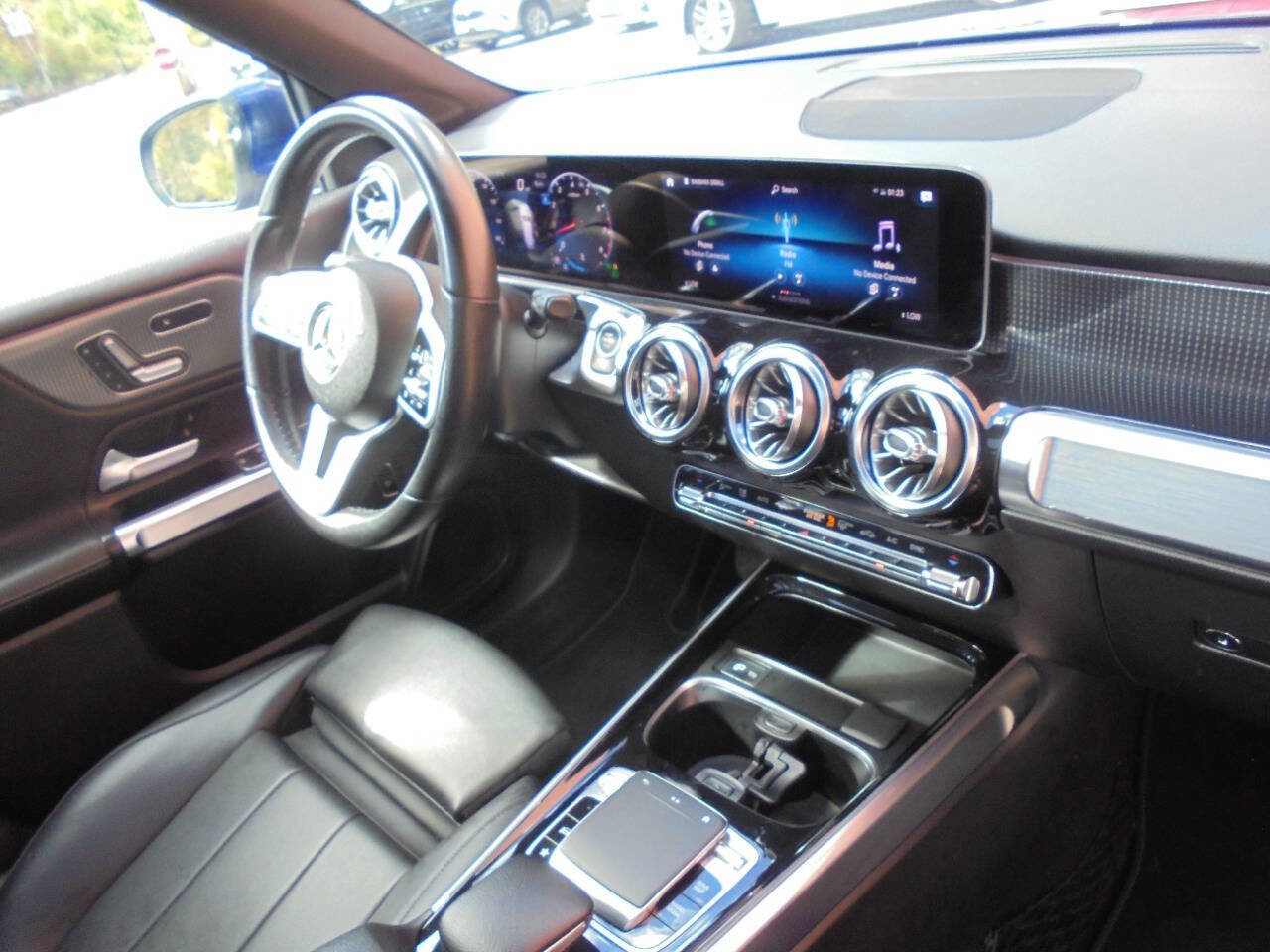 Used 2020 Mercedes-Benz GLB 250 4MATIC w/ Premium Package image 8