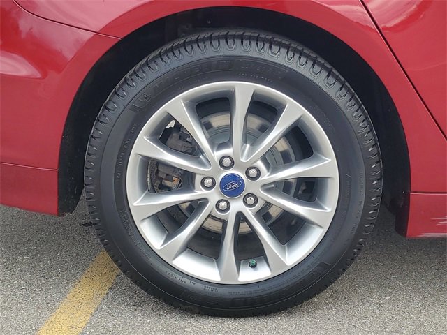 Used 2017 Ford Fusion SE w/ Fusion SE Technology Package image 9