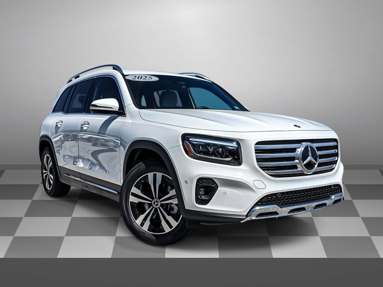 Used 2025 Mercedes-Benz GLB 250 4MATIC image 1
