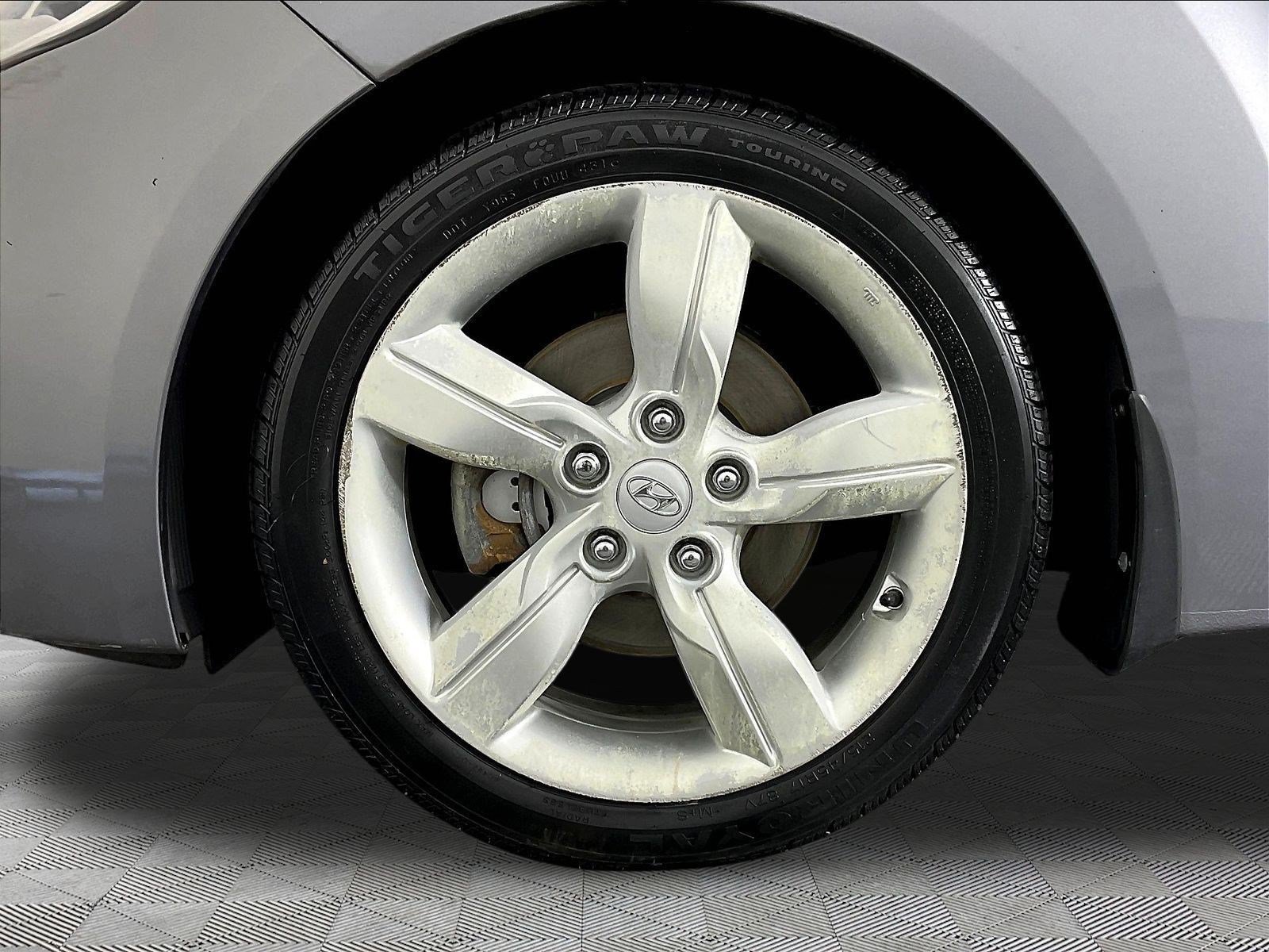 Used 2013 Hyundai Veloster FWD image 31
