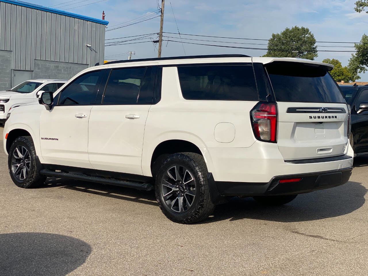 Used 2022 Chevrolet Suburban Z71 w/ Luxury Package image 3