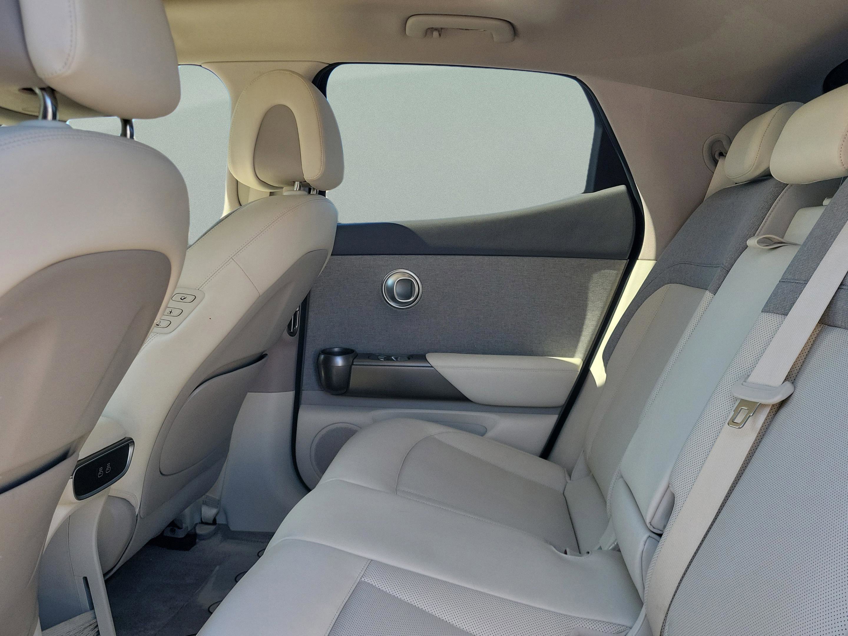 Used 2024 Genesis GV60 RWD image 15