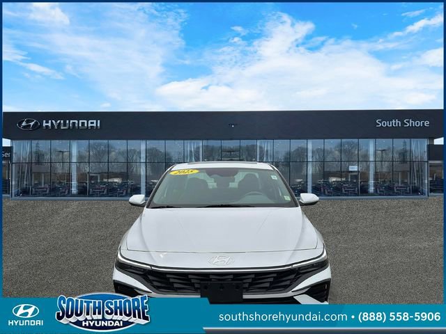 Used 2025 Hyundai Elantra SEL FWD image 2