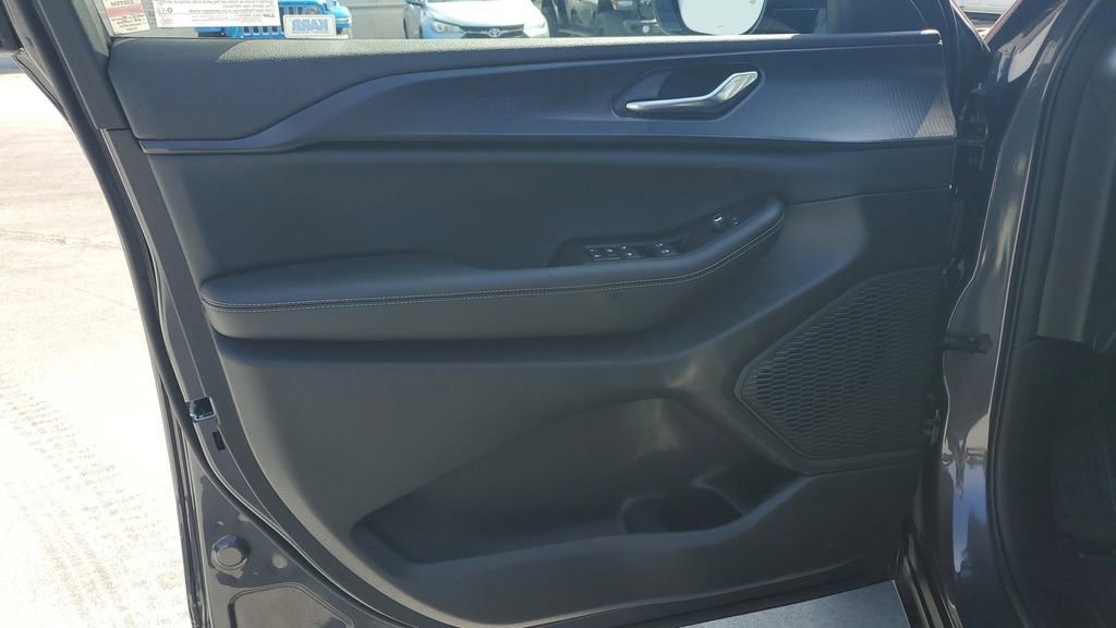 New 2025 Jeep Grand Cherokee L Altitude image 23