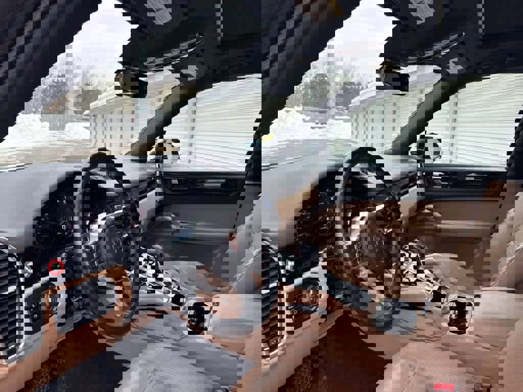 Used 2020 Porsche Cayenne E-Hybrid image 10