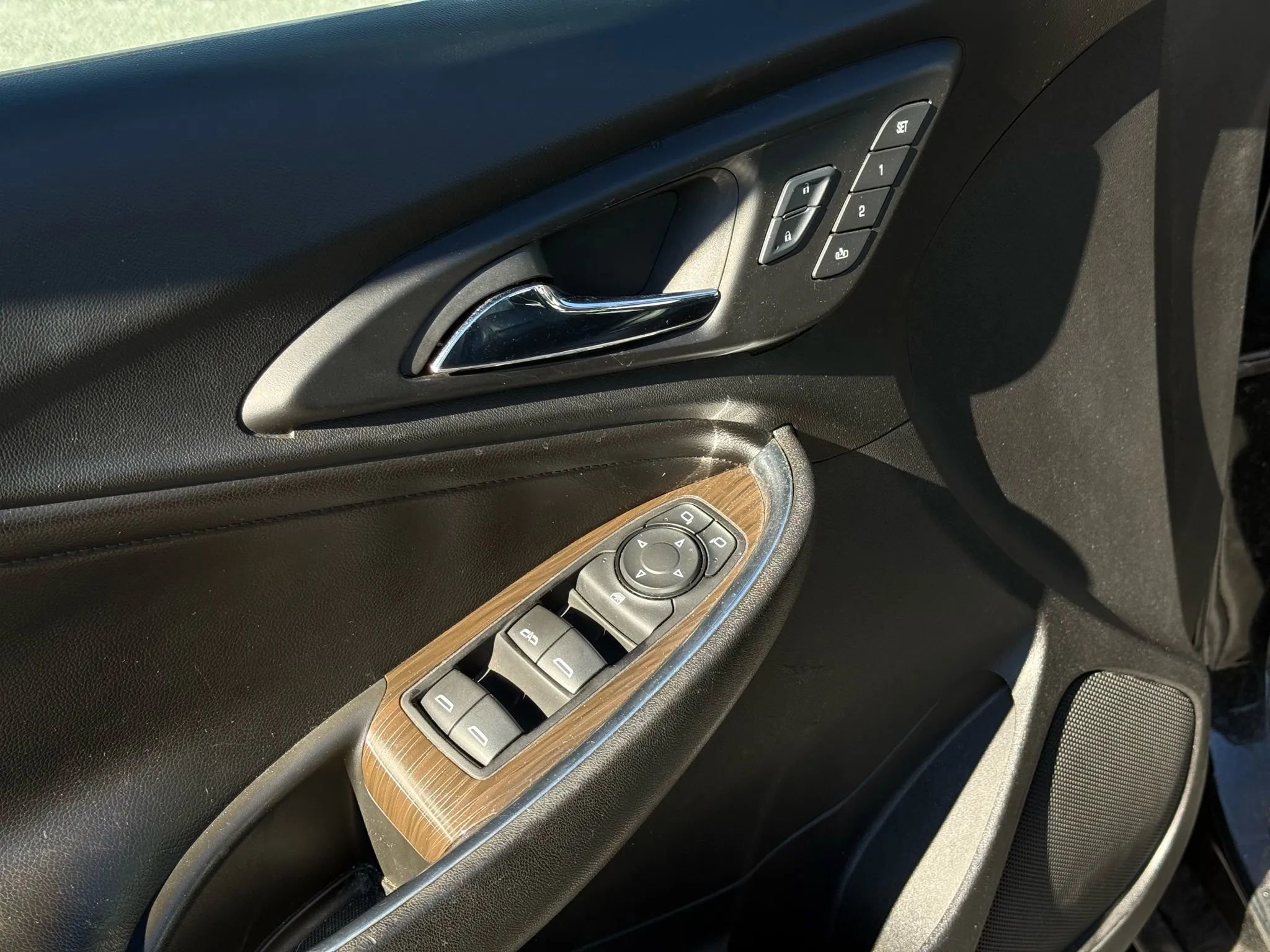 Used 2016 Chevrolet Malibu Premier w/ Driver Confidence Package image 17