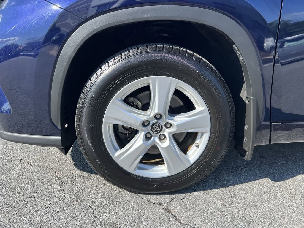 Used 2023 Toyota Highlander L AWD/4WD image 12