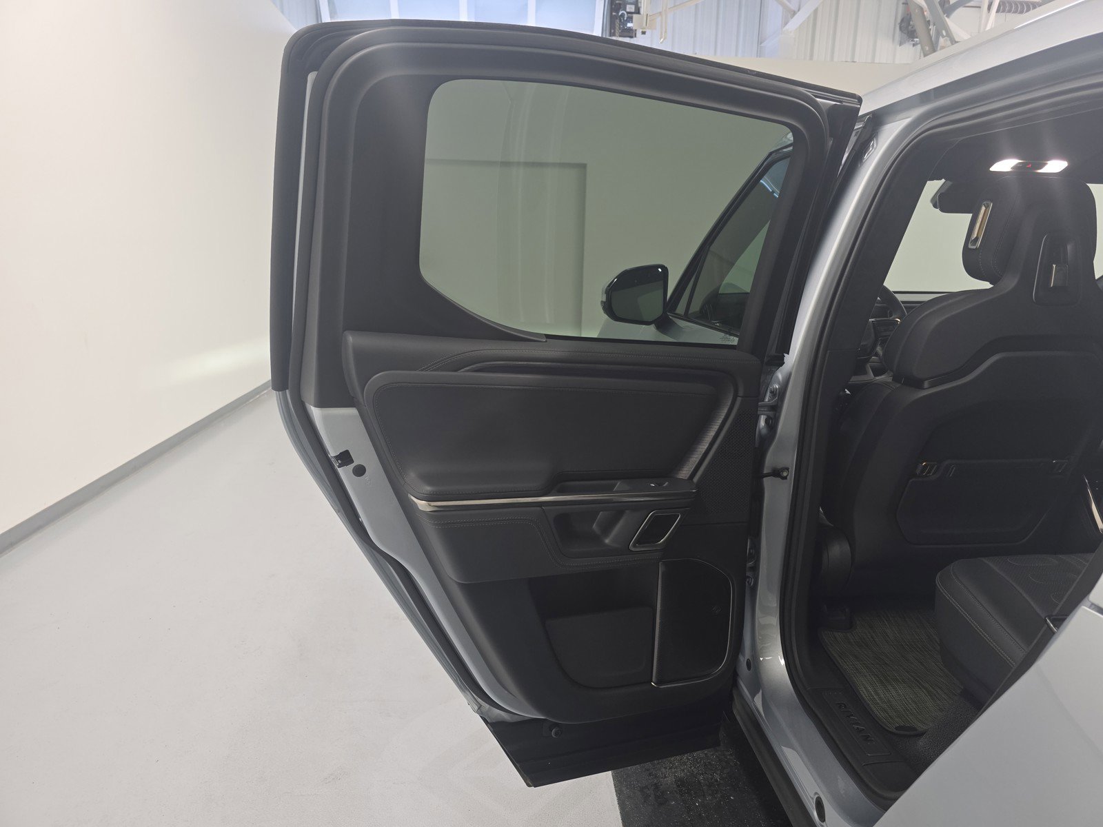 Used 2024 Rivian R1T Adventure AWD/4WD image 17