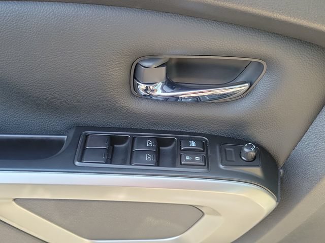 Used 2024 Nissan Titan SV w/ SV Convenience Package AWD/4WD image 17