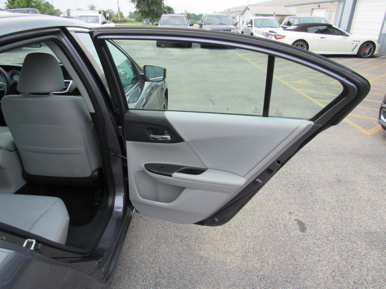 Used 2017 Honda Accord LX image 28