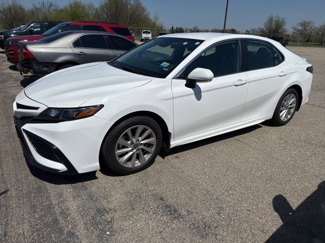 Used 2024 Toyota Camry SE FWD image 3