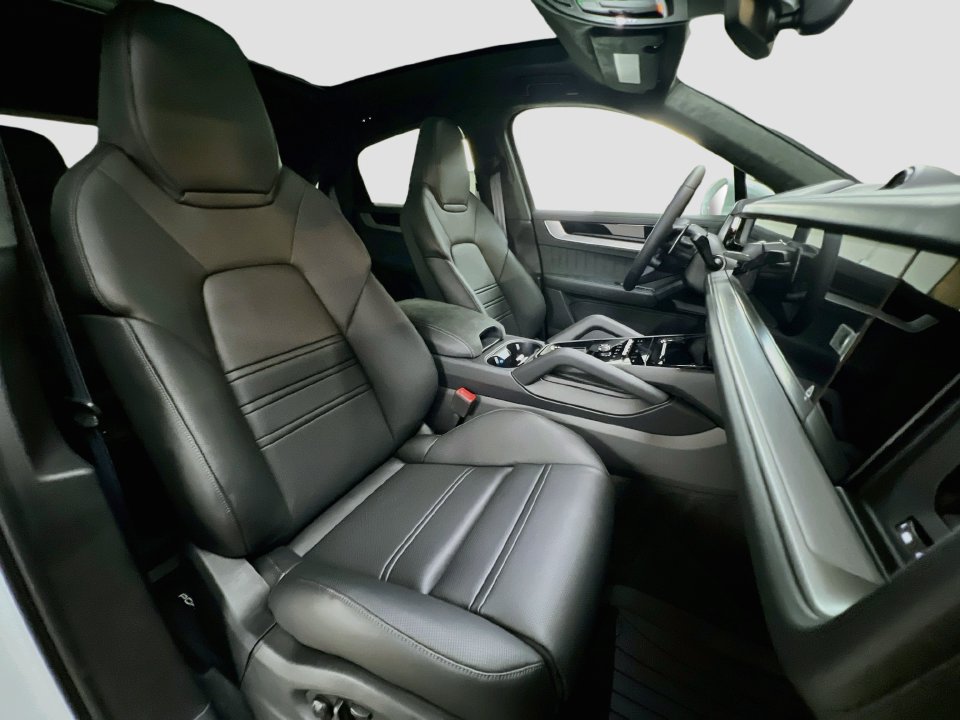 New 2026 Porsche Cayenne GTS AWD/4WD image 30